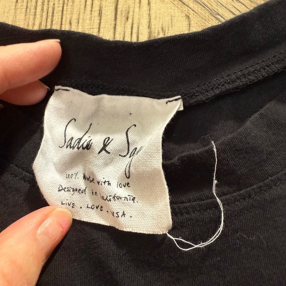 Sadie & Sage Women's Medium Black Rose‎ Embroidered Sleeveless Tank Top - Picture 4 of 9